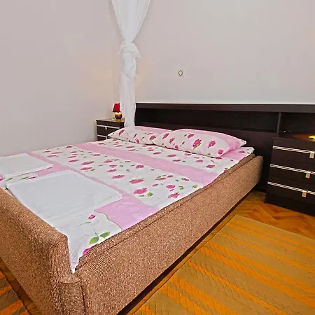 Apartments Hasib 116 Medolino