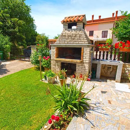 Apartments Hasib 116 Medolino