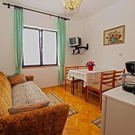 Apartments Hasib 116 Medolino